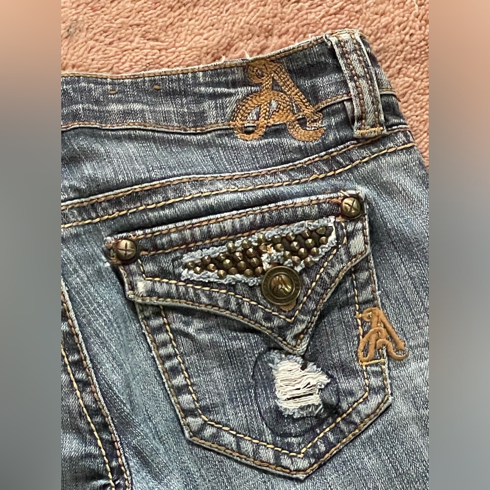 Antique Rivet DESIGNER Distressed Jeans!-pre owned! Size 1 x25 inches in length!